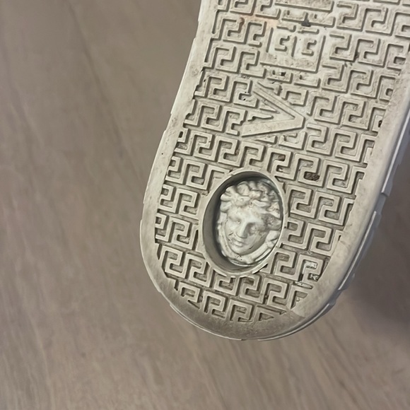 Versace - Picture 4 of 4